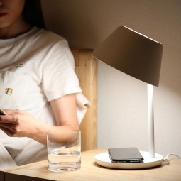 Yeelight Staria Bedside Lamp Pro miegamojo šviestuvas su belaidžio įkrovimo stotele internetu